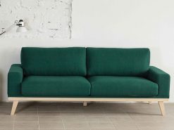 Apie mus. Sofa MALL-1 žalia. Skandinaviski minksti baldai internetu. Skandinaviški baldai, minksti baldai, baldai internetu, sofa, sofos, dviviete sofa